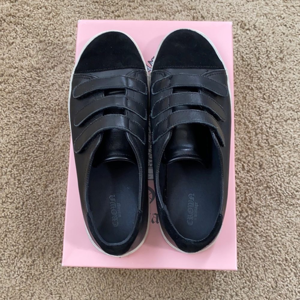 Crown Vintage Velcro strap leather tennis shoes